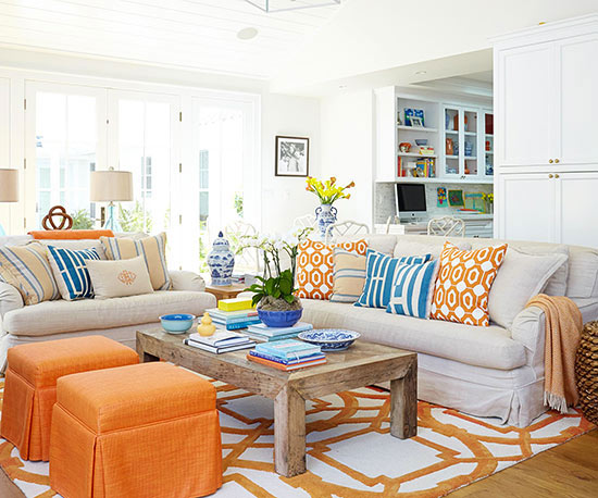 Оранжев модерен диван в хола