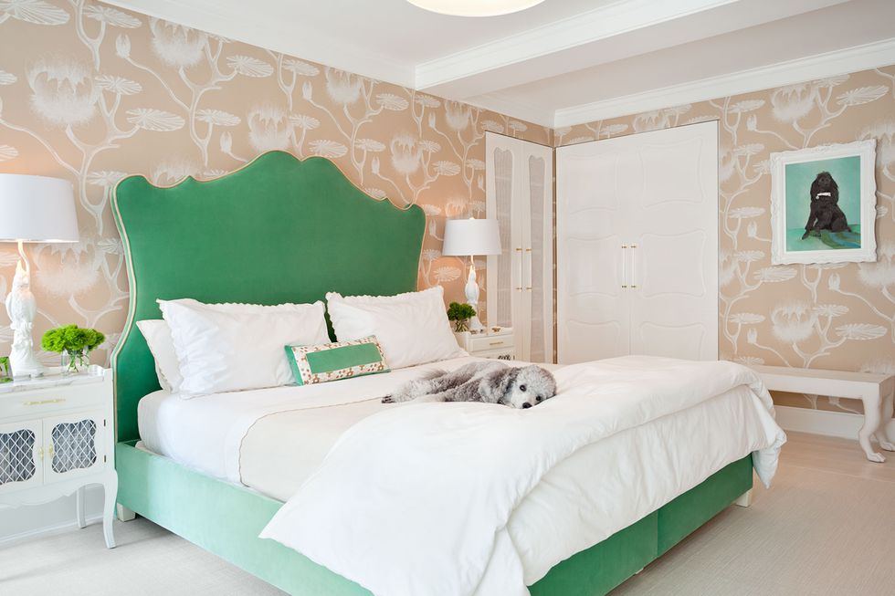 Голяма извита табла на спално легло в цвят зелен