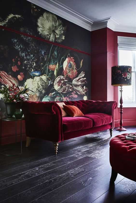 Цвят червено в обзавеждането - червени дивани и стени в интериора на дома