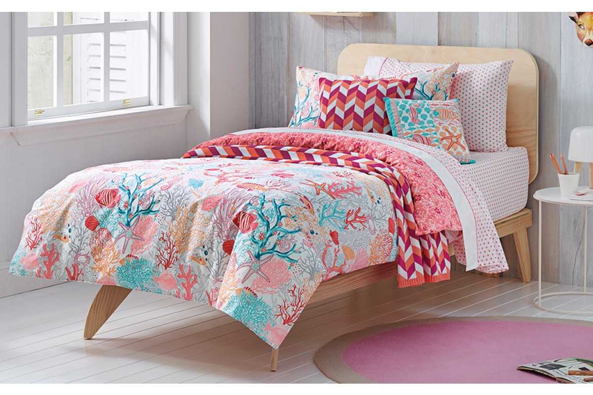 Спални чаршафи в розово с фигурални акценти и мотиви