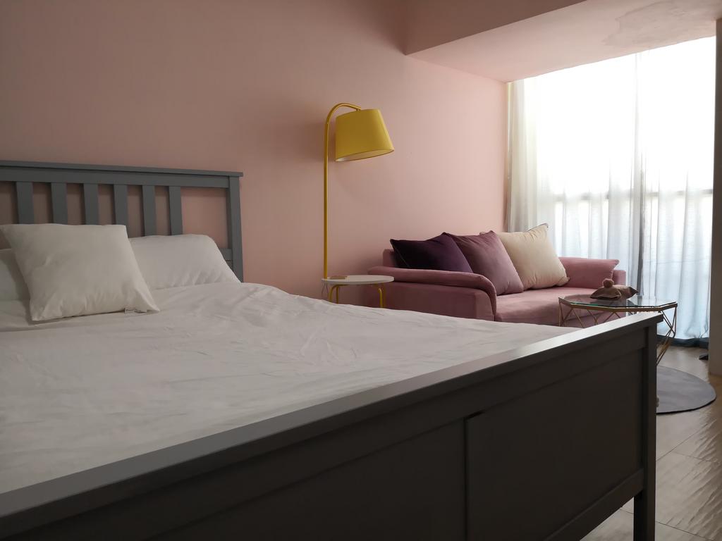 Обзавеждане на спалнята в цвят розово