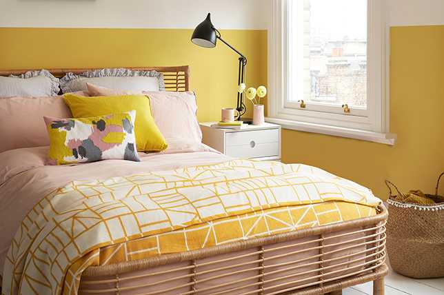 Как да декорираме спалнята с жълти акценти