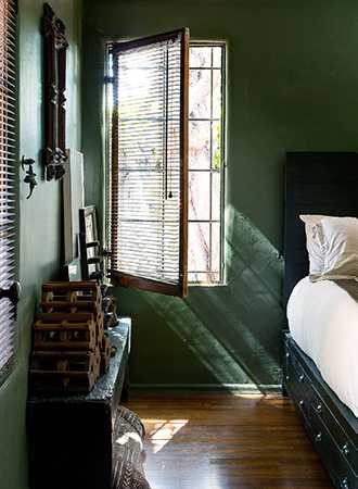 Зелен цвят в обзавеждането на спалня