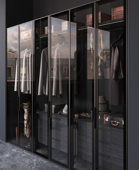 Черен гардероб със стъклени врати