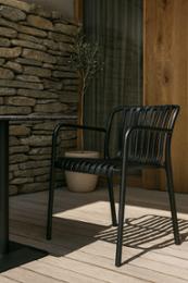 Стол Исабел, черен цвят